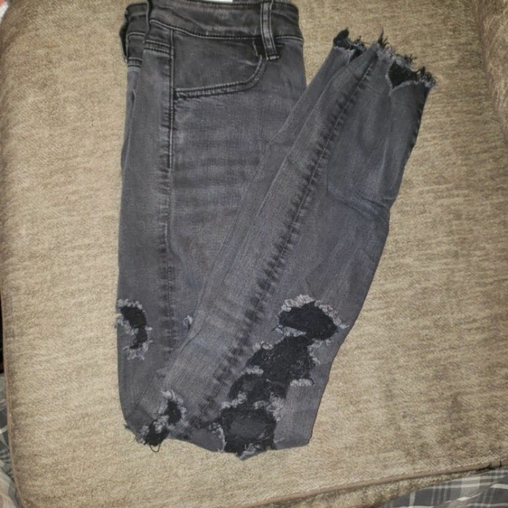 Black ripped American eagle jeans. Size 4